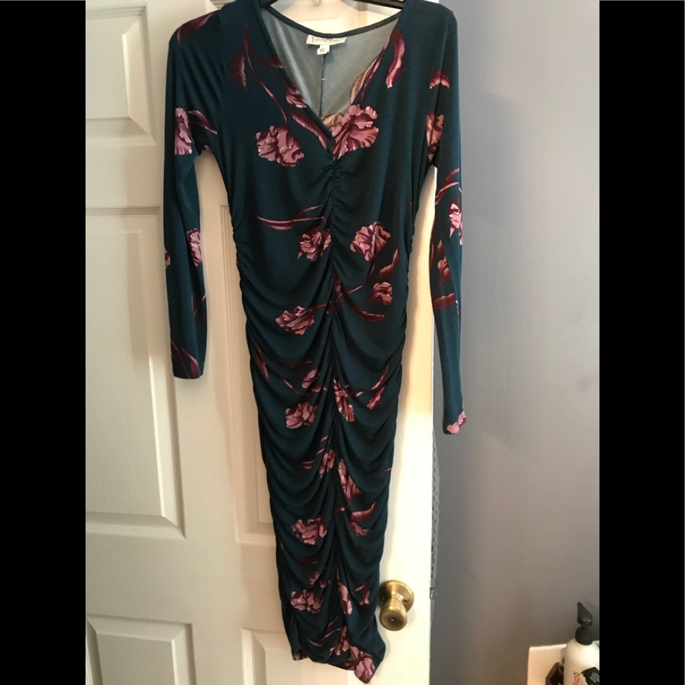 Jessica Simpson Maternity Dress. NWOT Size Small.
